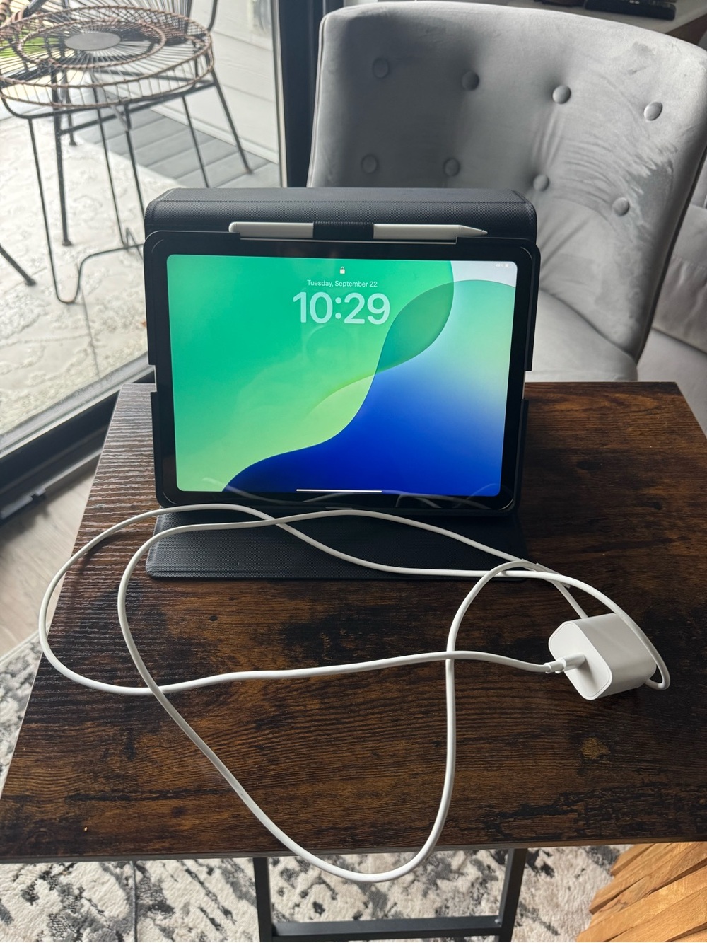 Apple iPad in Black Folio with White Pencil